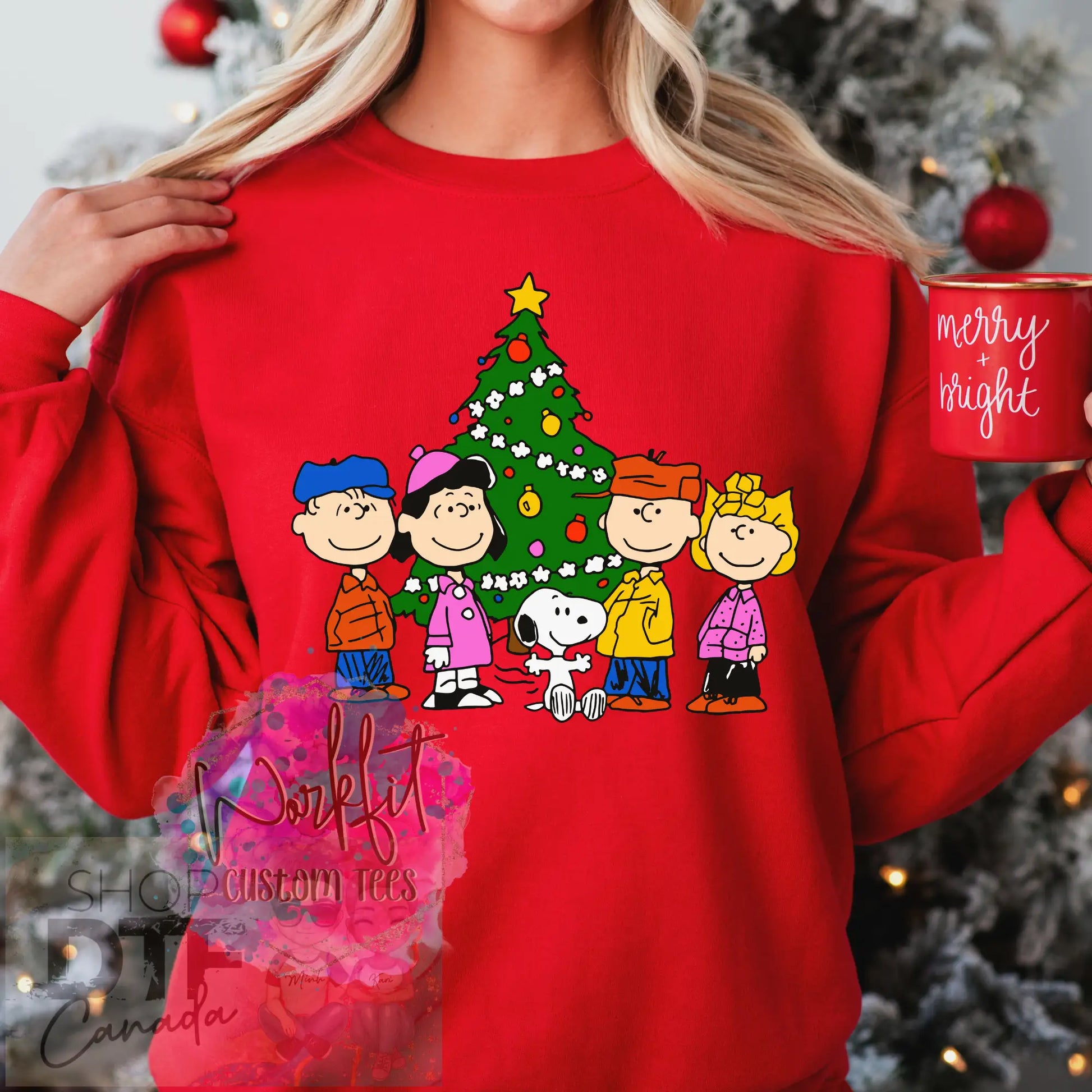 Christmas - Charlie Brown hanging around the tree - Shirts &